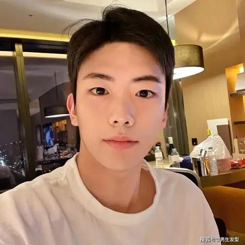 原创男生不要留"过耳"发型,5款干净利落的短发,剪完帅气提升颜值