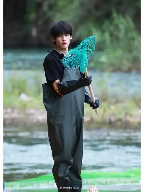 翟潇闻可爱死了在抓鱼的宝宝0606全世界的麻麻都给你翟潇闻提及