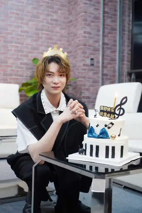 廖俊涛1011生日快乐