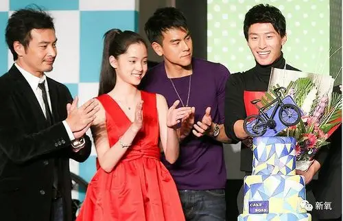 16岁欧阳娜娜恋上34岁房祖名?论撩汉她可不输萧亚轩