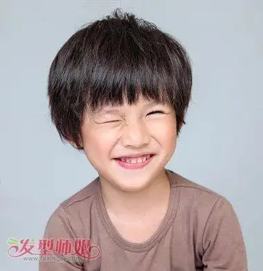 6周岁小男孩蓬松短发发型