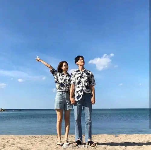 尚穿搭# 韩国情侣博主日常,这种"古老的"秀恩爱方式好像永远不会过时