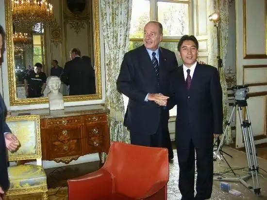 资料图片:《高端访问》主持人水均益工作照