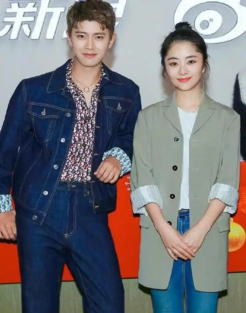 从这几张谭松韵和任嘉伦的同框照来看,两人还是有剧中一样的默契感