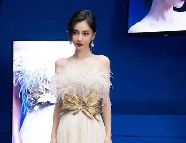 人气低落!杨颖与黄教主分开后,才明白黄教主的格局