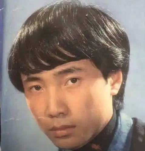 徐峥年轻时竟当过发型模特,这帮光头明星当年都长啥样?