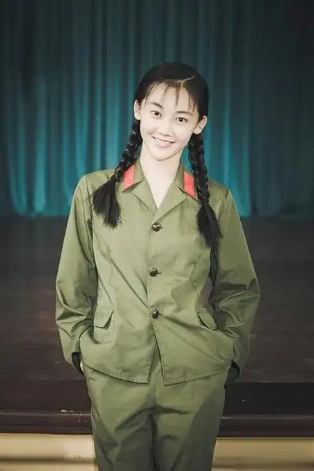 苗苗怀念童年,粉丝共享美好回忆 早前,苗苗在社交媒体上发文怀念童年