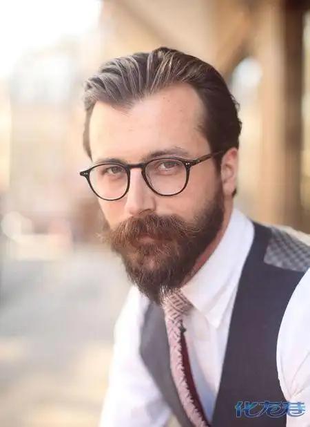 各种类型的型男们都不约而同的留起了胡须