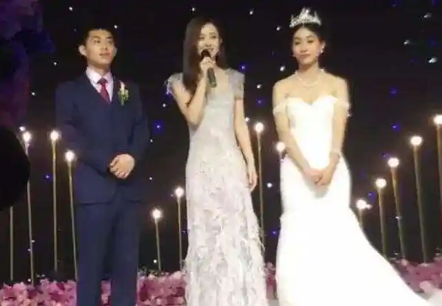 赵丽颖弟弟赵建飞图片好帅气颖宝家中重男轻女弟弟学历高吗