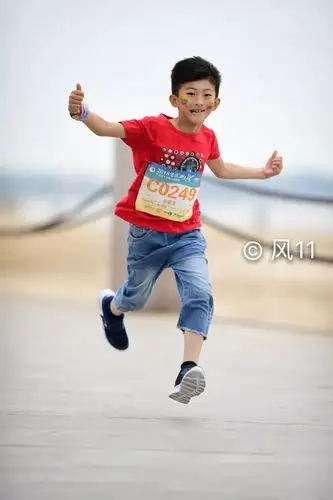 乳山亲子跑这些祖国的花骨朵是马拉松运动的未来