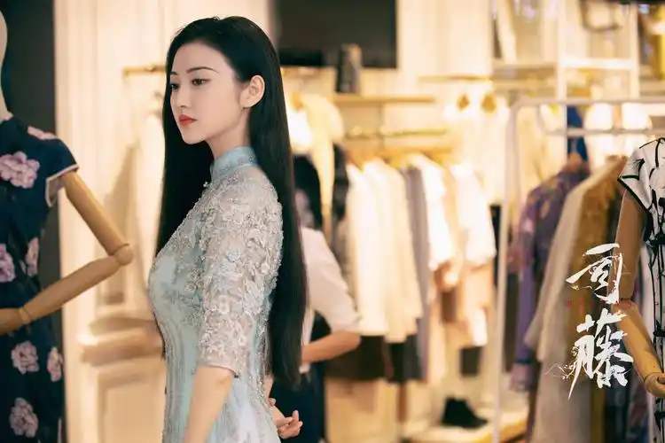 《司藤》火热开播 甜张彬彬戏里戏外反差互动超有爱