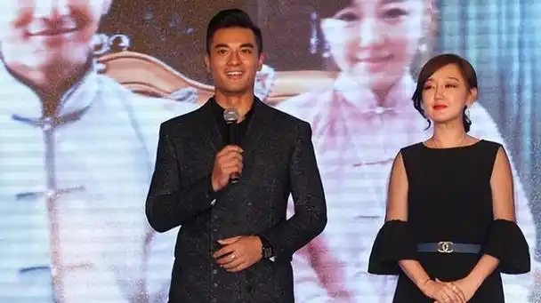 原来在2002年初,袁弘和薛佳凝同处《天下无双》剧组.