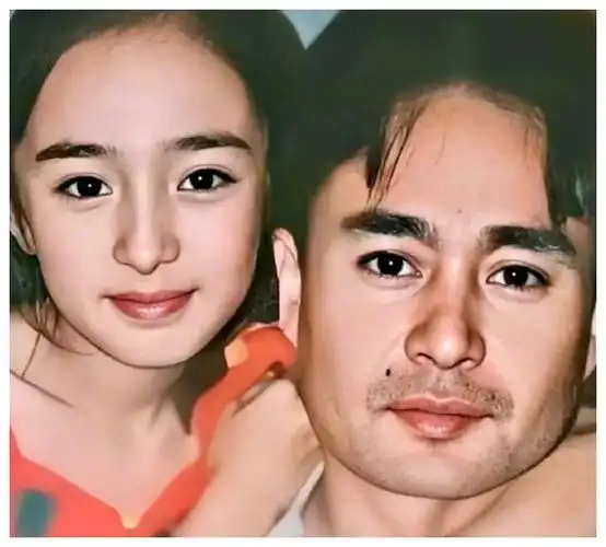 杨幂爸爸晒女儿多张美照,文案藏不住心情