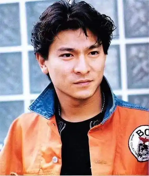 从网络上显示的资料查询, 1993年刘德华在上海开演唱会的门票价格为90