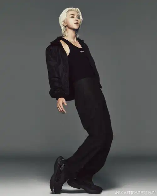 蔡徐坤舞台背影##蔡徐坤最新单曲试听