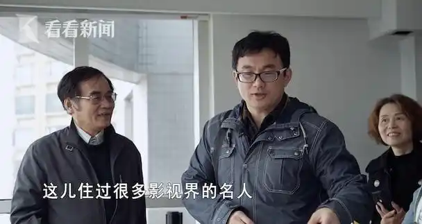 黄浩作为地道的上海人,了解区域位置,熟悉房屋市场,为看房人出谋划策