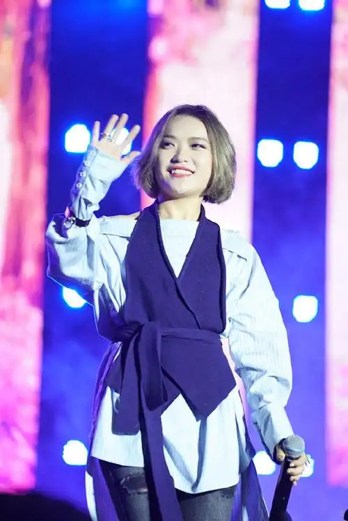 庄心妍唱歌,庄心妍演唱_大山谷图库