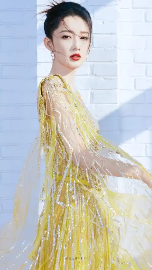 李沁鎏金深v##李沁深v露背长裙