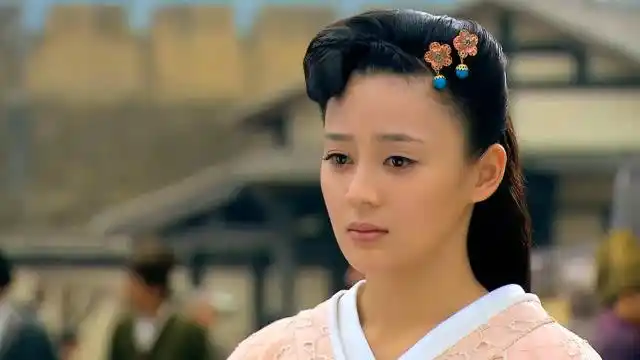 王的女人:妙戈跟到太尉府门口,得知必须有五十两才能参加选秀