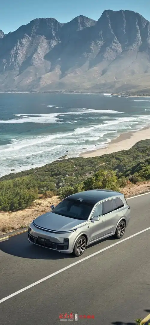 8月壁纸上新来自理想汽车对家庭出行的全新演绎