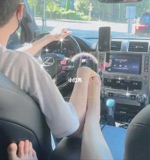 小作精的我表示想要在副驾那样的牵手手