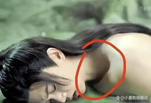 如今的圈内,女明星一个接一个地回春,而男明星却接二连三地发腮,发胖.