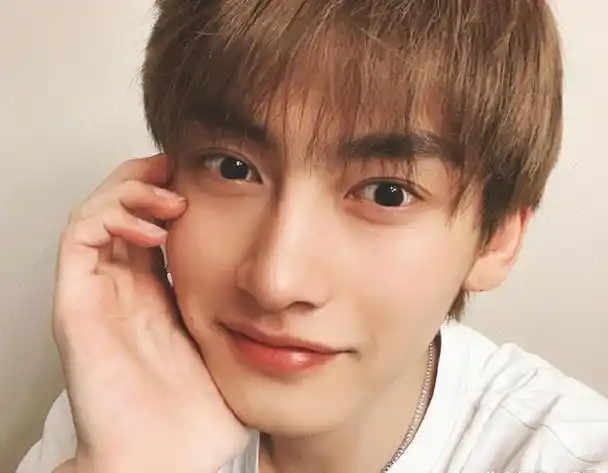 后续!25岁知名男星被曝劈腿和未成年妹子搞暧昧,大量私密照流出