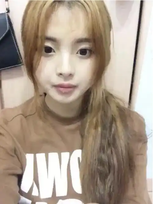 杨超越旧照曝光偏爱黄发