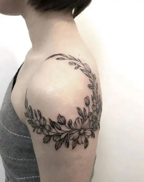 素花纹身图片_肩部点刺纹身图案