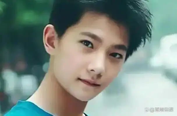 有时候,他会翻开自己的童年,然后露出灿烂的笑容.