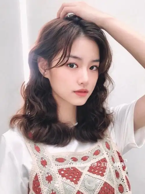 甜美俏皮法式烫发中短发女生不要错过,短发图片,发型图片