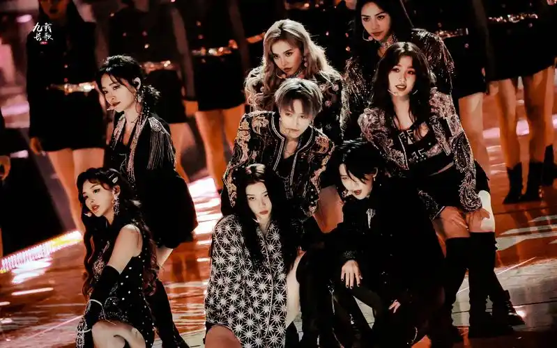 the9异兽舞台首秀开场设计的动作真的很女王范,你可以永远相信the9