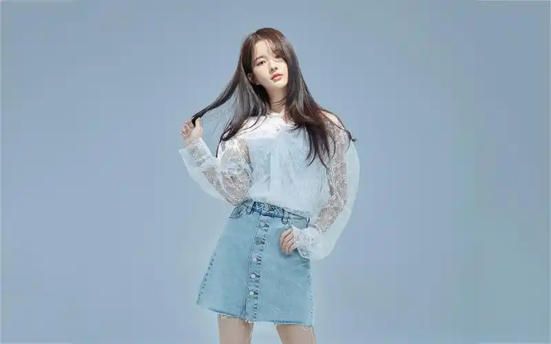 刘些宁甜美养眼写真桌面壁纸