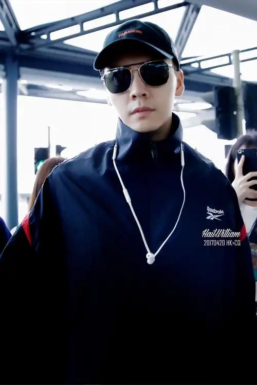 【陈伟霆】【cwt】【陈等等】 170420 香港 机场 送机 2000 x 3000 px