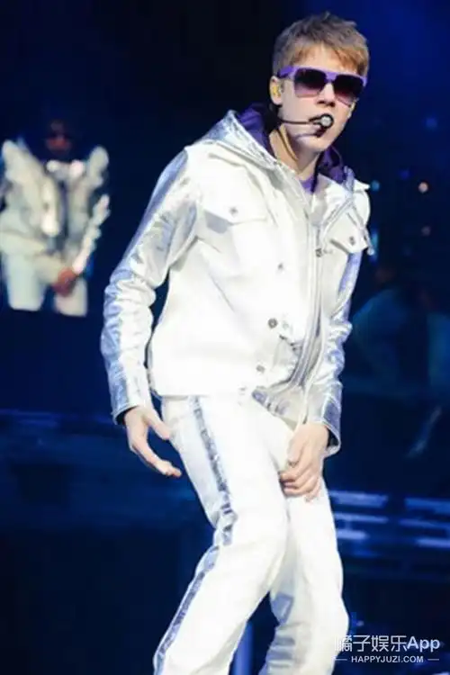 金钟仁——exo里的"跳舞机"金钟仁可以说是摸裆做多的一个,不信?