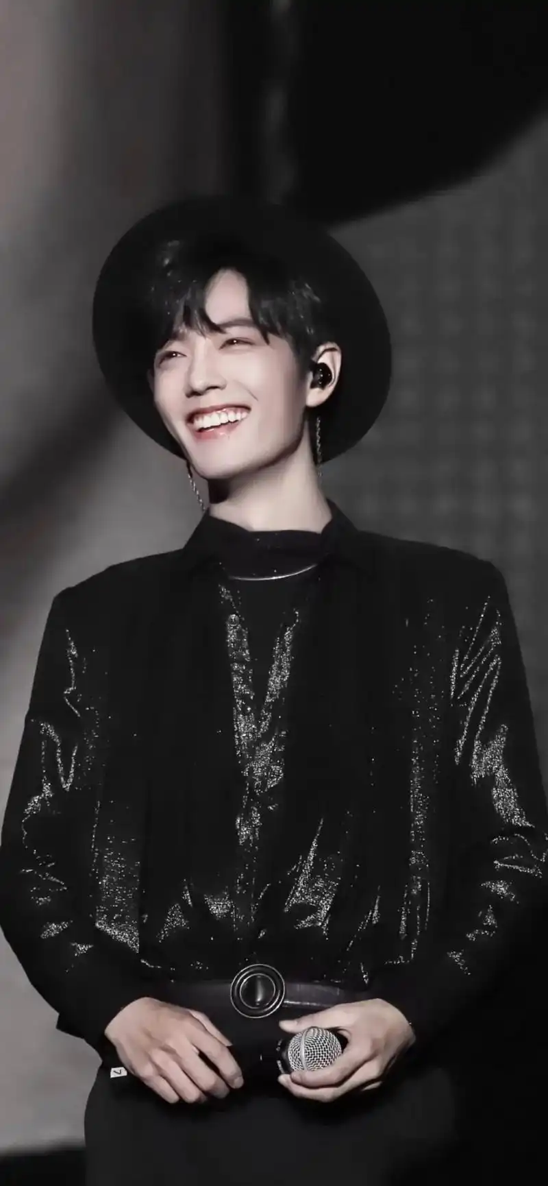 肖战泰国见面会 据说这就是肖战挂在rs上好久的笑容,我称之 - 兑趑