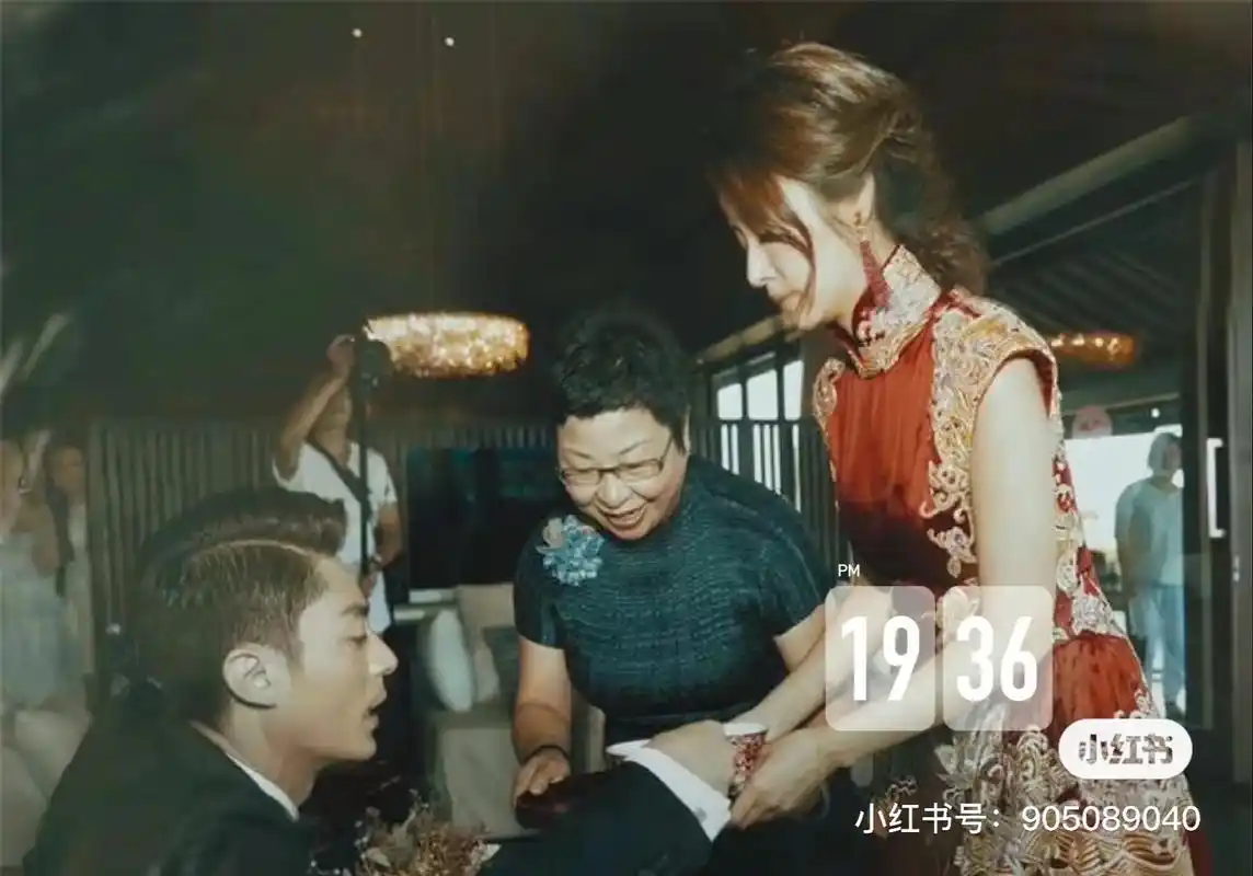 范冰冰可以露脸赵薇不能露[捂脸] 1天前·辽宁 74 分享 回复 展开 15