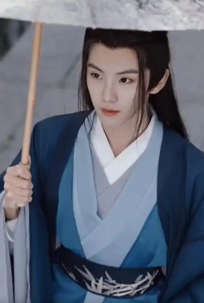 马嘉祺古装造型公开,射箭时气宇轩昂,眼神让粉丝坠入爱河