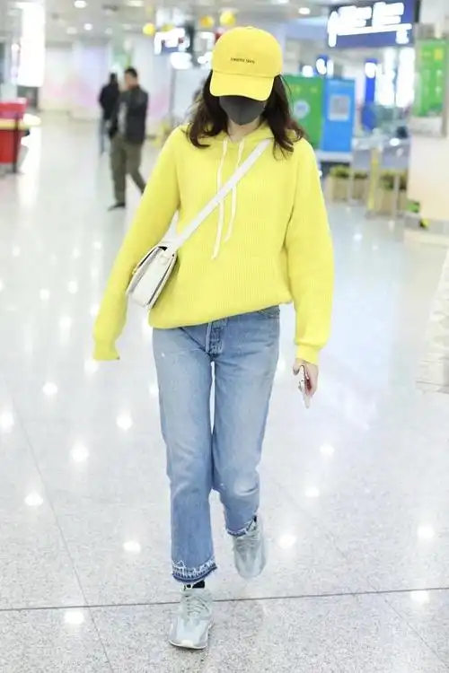 超有看头的女明星机场街拍来袭哪怕依旧是防护主题
