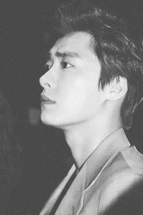 李易峰 侧颜是真的很无敌了