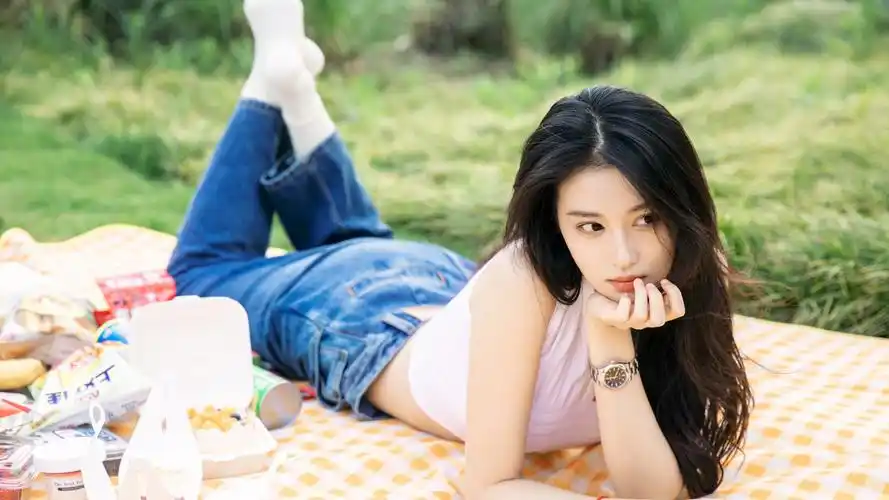 一眼就很喜欢的壁纸女生真人-美女壁纸 - 壁纸之家