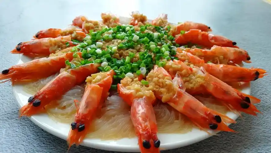 蒜香扑鼻,虾肉甜美,蒜蓉粉丝蒸虾,厨房小白也能轻轻松松完成!