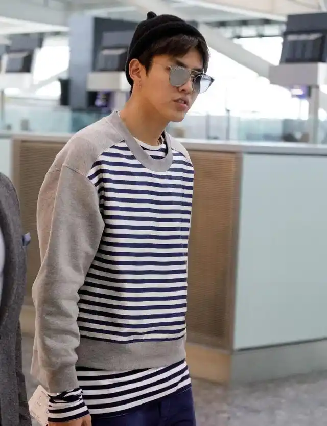 流量小生吴亦凡现身机场,面色略感疲惫