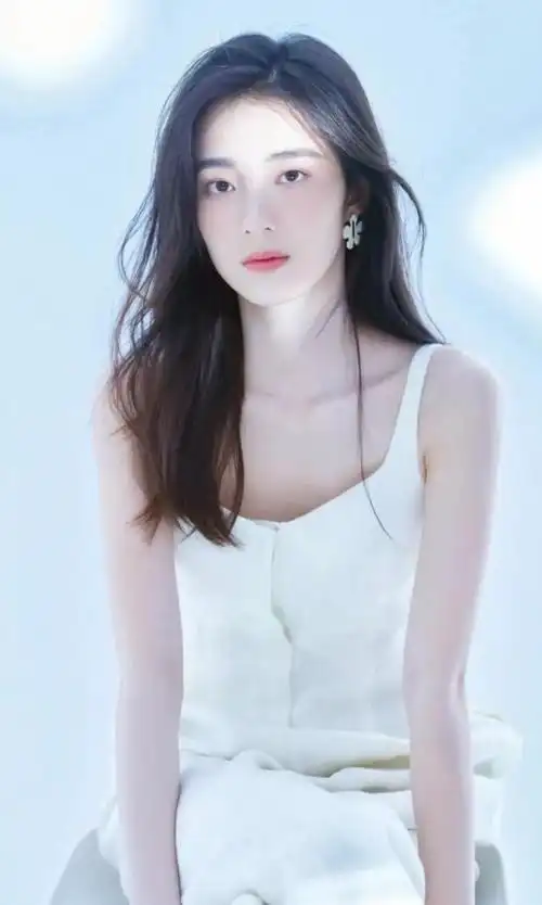 万鹏的美,不仅仅是外在的华丽,更是内在的品质和气质.