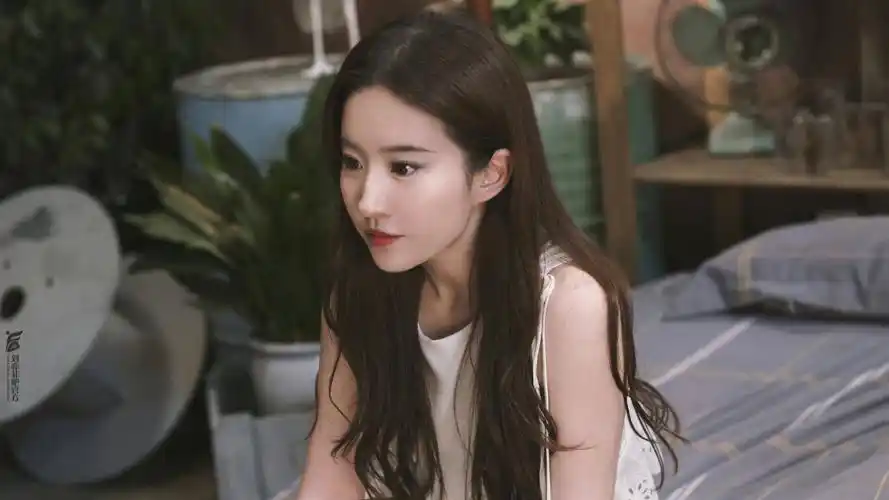 二代妖精之今生有幸:刘亦菲在包厢里面唱歌,这歌声也是没谁了!