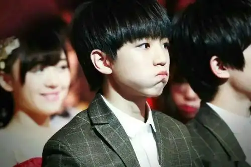 王俊凯嘟嘴合集,看上去很好亲