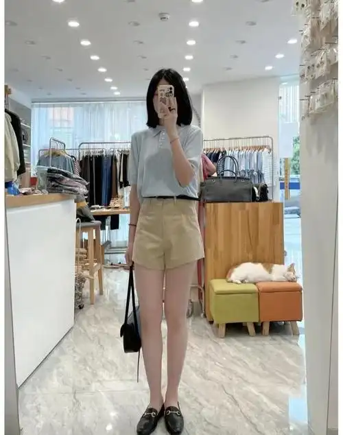 卡其色裤子配什么颜色鞋子(卡其色短裤配什么颜色的上衣好看)(8)