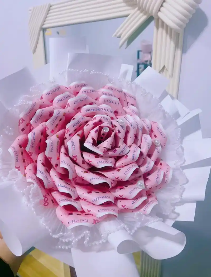 举报饭店"拍黄瓜"的父子再出手:购买人民币花束后,将花店举报