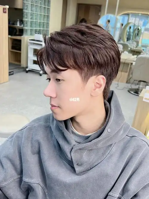 推荐这款在家吹干就有型好看的发型,发色深棕粉显白值得推荐#男生烫发