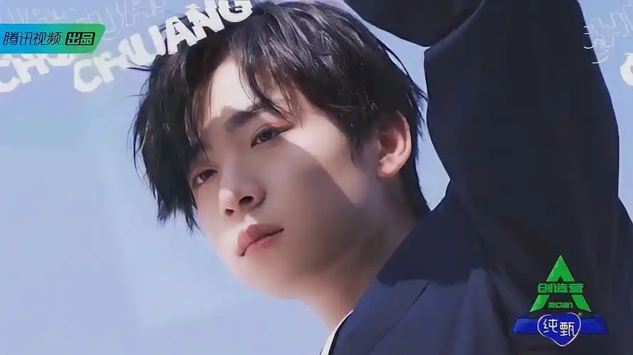 张嘉元的制服花絮